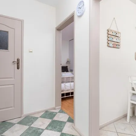 Elegant Kielecka In By Renters Daire