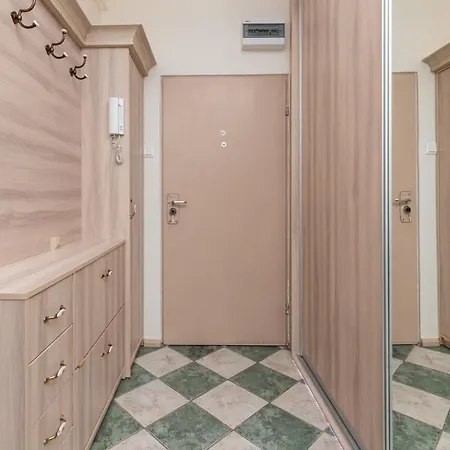 Apartamento Elegant Kielecka In By Renters *