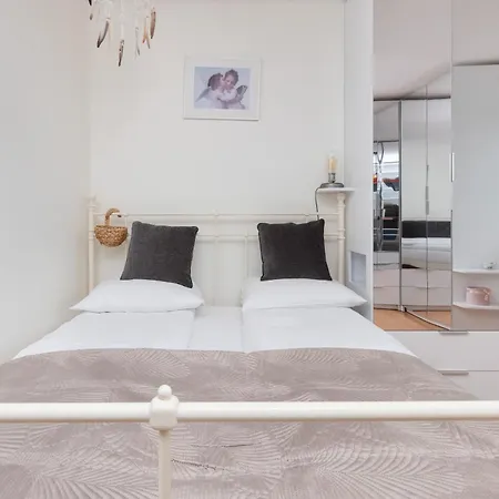 Elegant Kielecka In By Renters Apartmán *