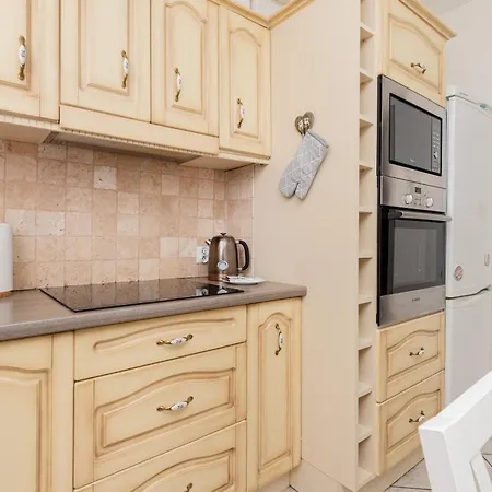 Elegant Kielecka In By Renters Gdynia