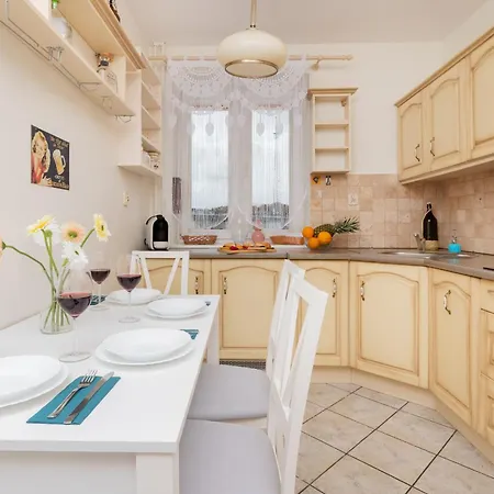 Elegant Kielecka In By Renters *