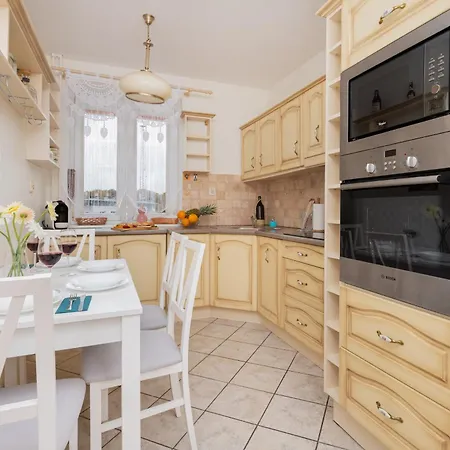 Elegant Kielecka In By Renters Daire